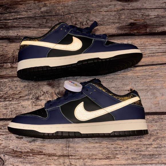 Nike Dunk Low Vintage Michigan Midnight Navy FZ4014-010 Men's Size 7.5 - Picture 6 of 10